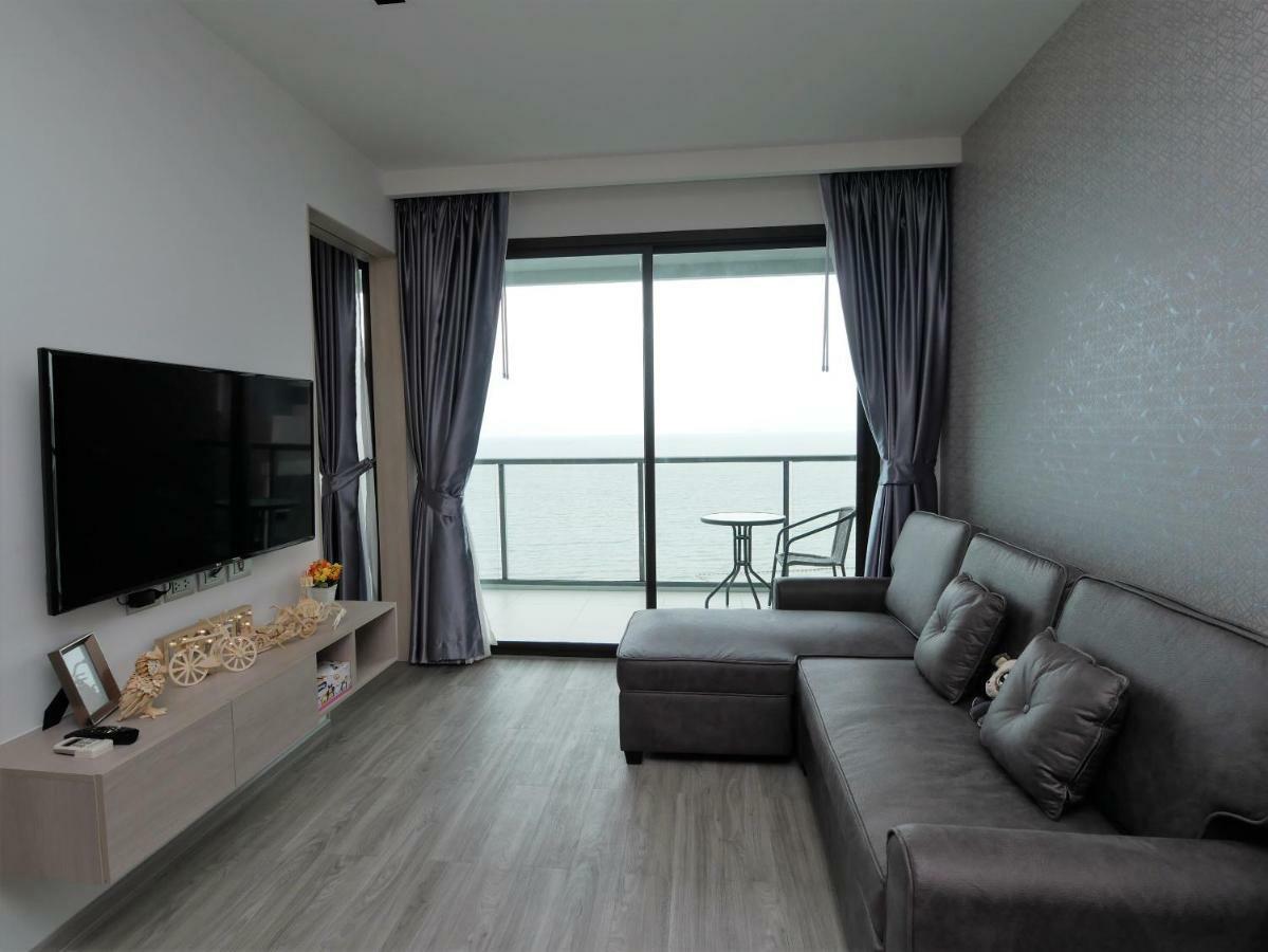 Aeras - The Ultimate Beachfront Experience Praia de Jomtien Exterior foto