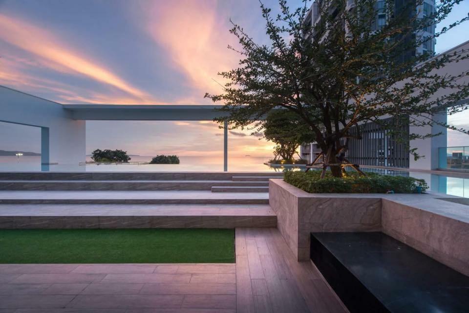 Aeras - The Ultimate Beachfront Experience Praia de Jomtien Exterior foto